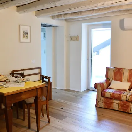 Casa Alba, Di * بْليفيو